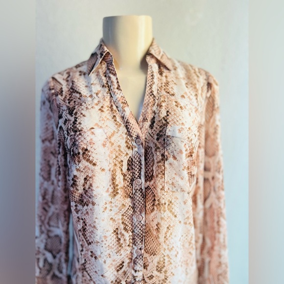 Express Size XS/TP Animal Print Shirt Top Blouse Women Modern Stylish - Picture 3 of 12